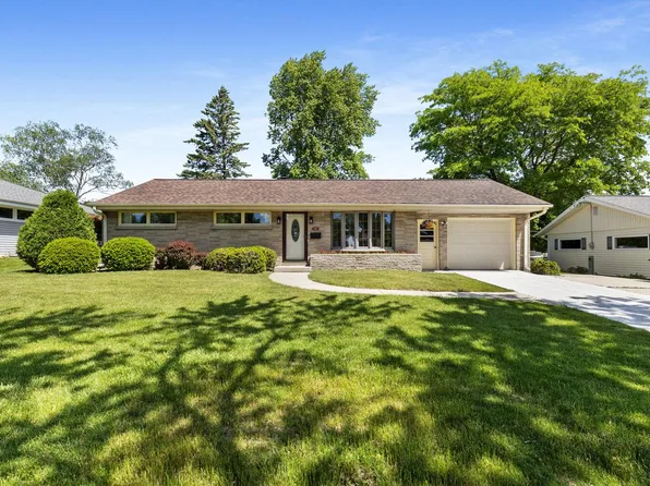 218 E Pierron STREET, Port Washington, WI 53074