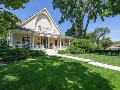712 Moffett Rd, Lake Bluff, IL, 60044