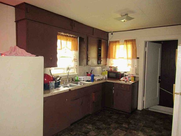 2nd image of 618 W 22nd St