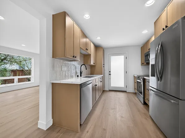 1212 NW 75th St, Seattle, WA 98117