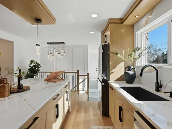 1303 NE 87th Ave SW, Calgary, AB T2V 0W2