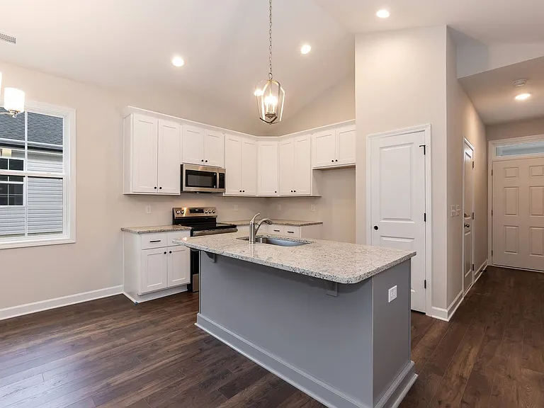 220 E Granville St — Photo 13