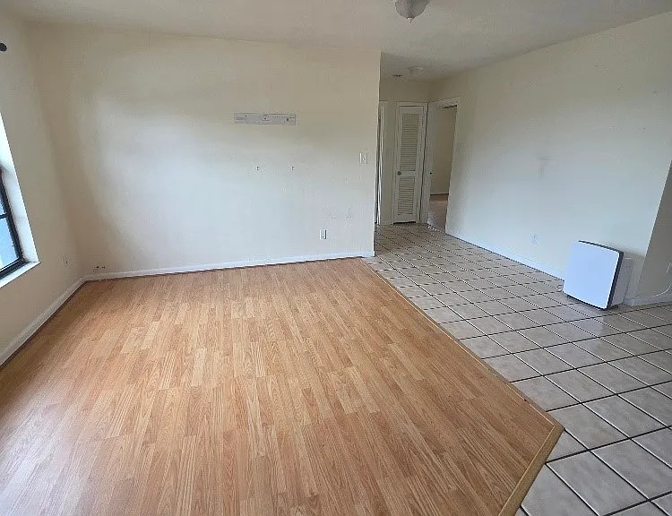 202 Eaglesmere Dr — Photo 2