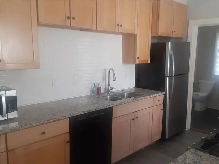 1216 E Vermont St — Photo 3