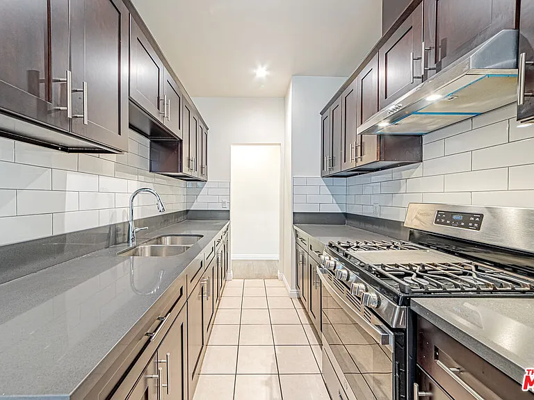 1152 S Bronson Ave — Photo 6