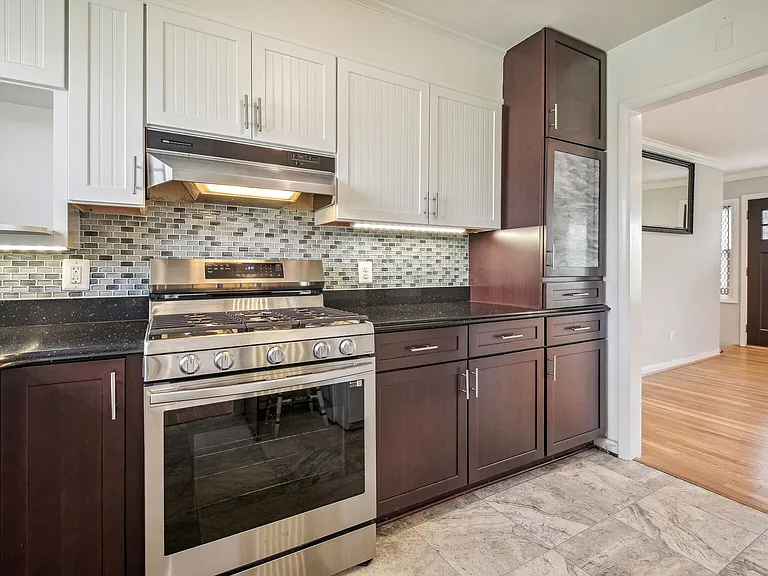 1204 Gladstone Dr — Photo 9
