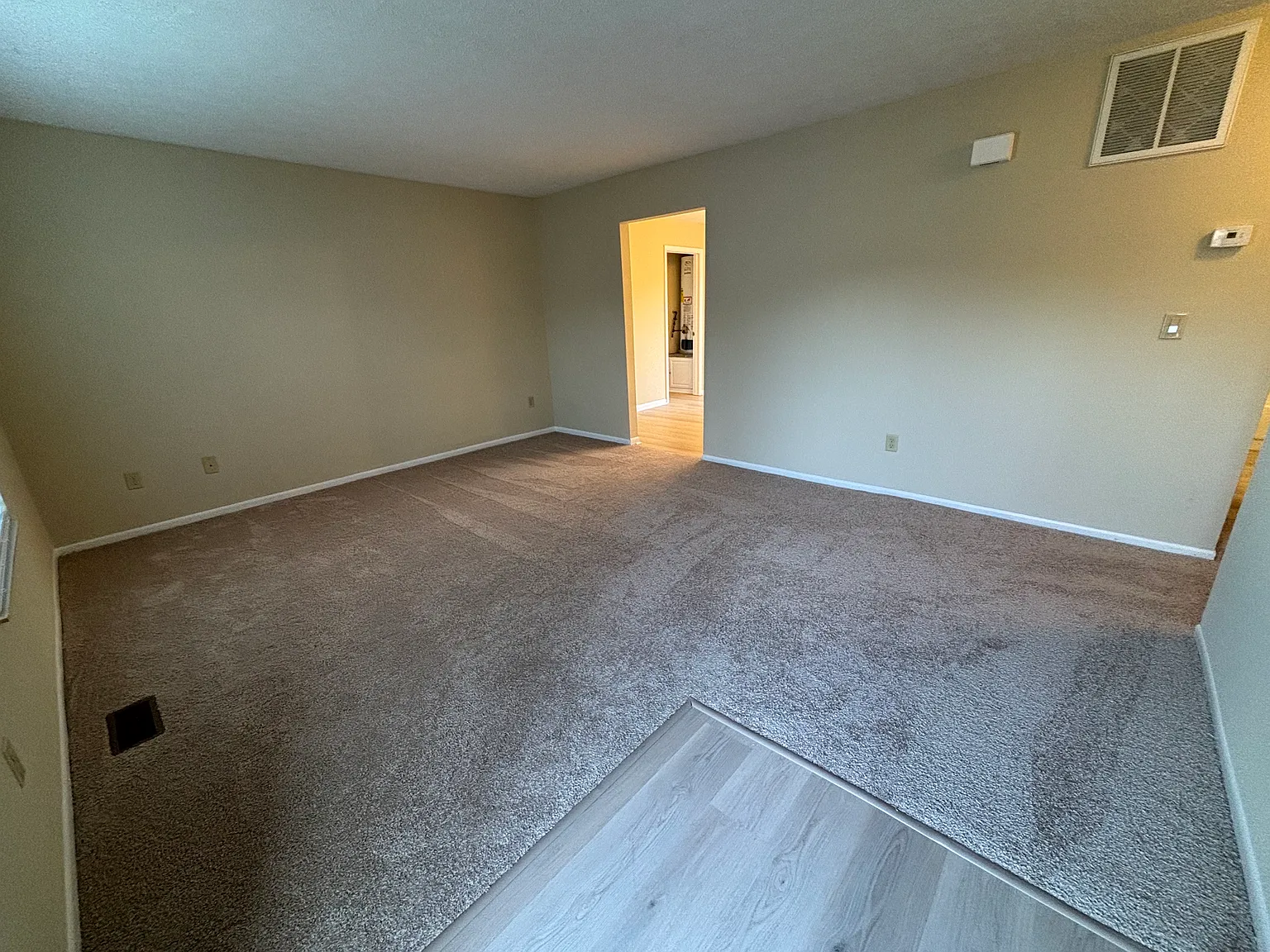 2 bed, 898 sqft, $1,395 — Photo 1