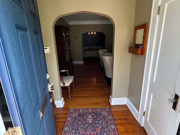 2nd image of 718 Beard St
