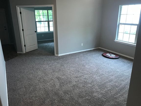 3rd image of 115 W Thompson Ave