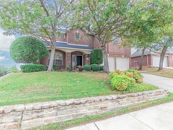 2nd image of 2801 Surrey Oaks Ct