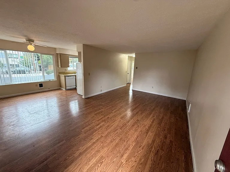 4202-4224 SE 58th Ave — Photo 4