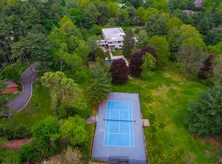 2 Partridge Ln, Old Westbury, NY 11568