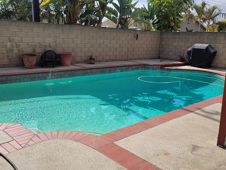 17924 Redwood Ave — Photo 3