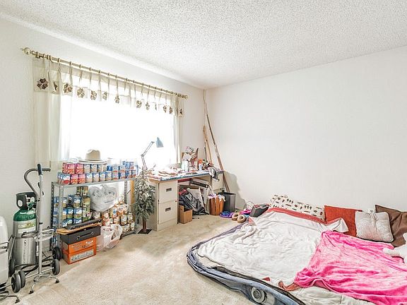 4th image of 29 Amesbury Dr