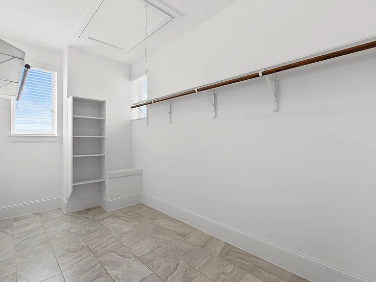 702 N Shepherd Dr — Photo 14