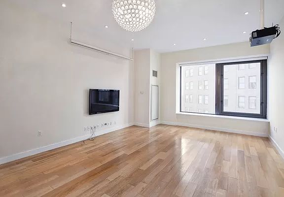 5th image of 75 Wall St APT 19K