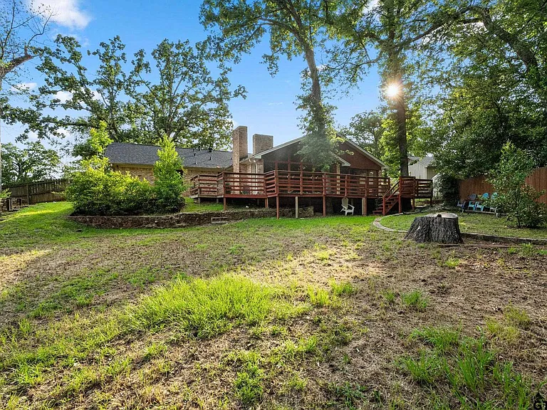 3200 Decharles St — Photo 35