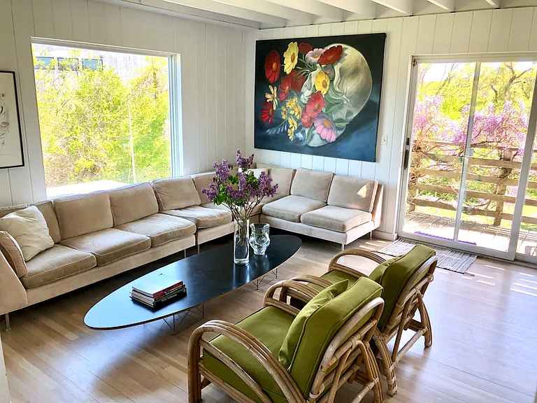 65 Seaside Ave — Photo 2