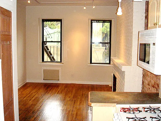 Rented by Chartwell Manhattan Realty | media 31