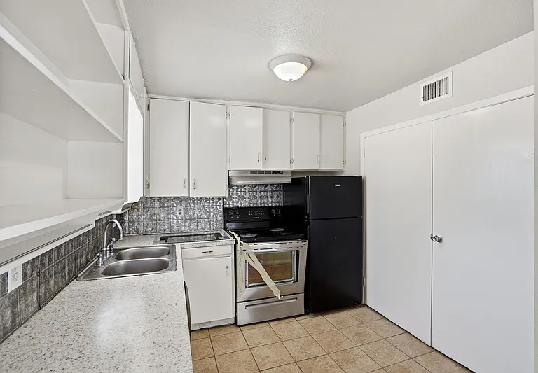 3209 Rogers Ave — Photo 9