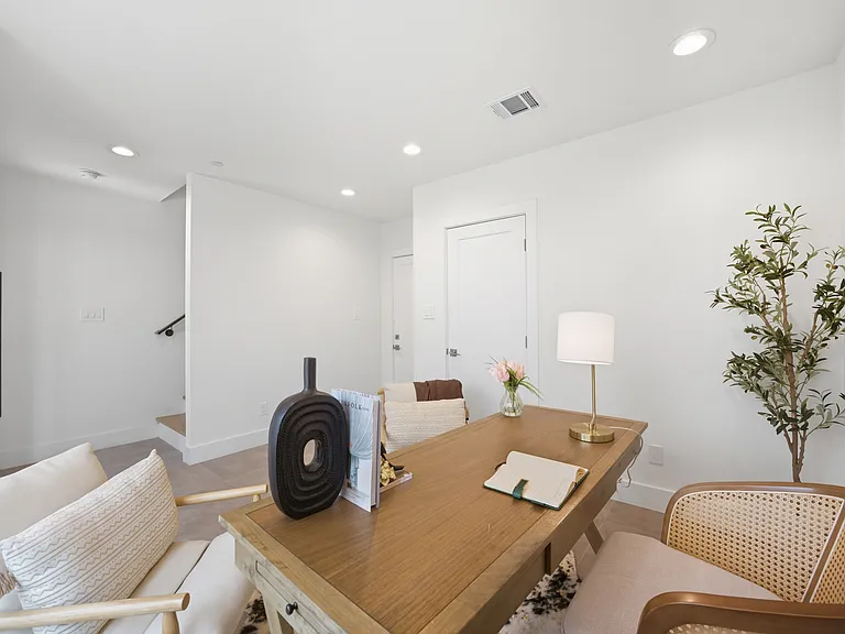 4517 Munger Ave #101 — Photo 36