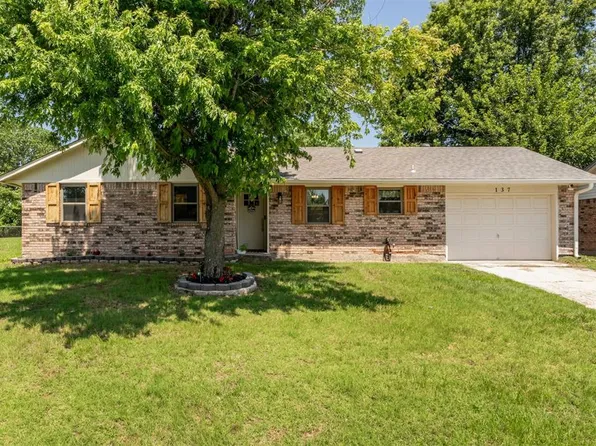 137 Echo Ln, Harrah, OK 73045