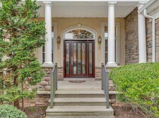 8 Johns Dr, Warren, NJ 07059