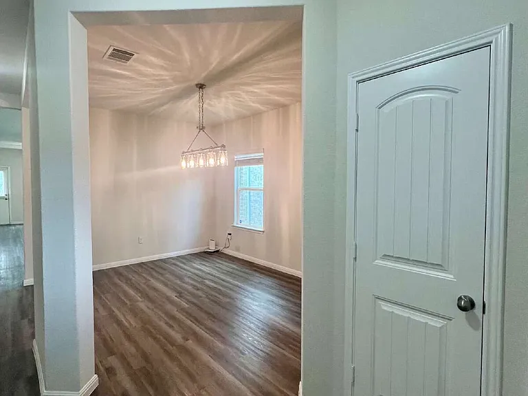 104 Moravia Rd — Photo 6