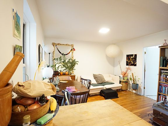 4th image of 879 Park Ave #3