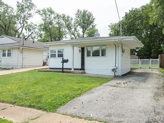 3rd image of 226 Monica Dr