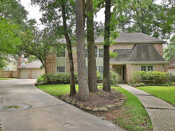 Long driveway to your three car garage.