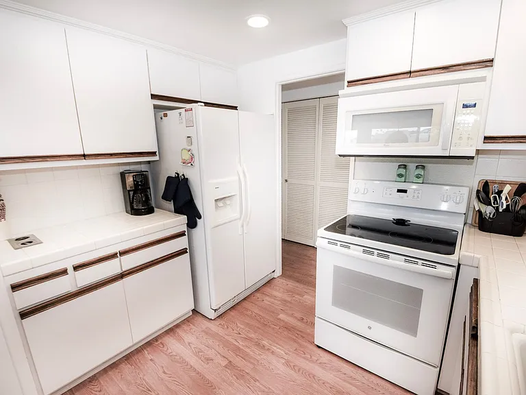 102 Antigua Ct — Photo 10