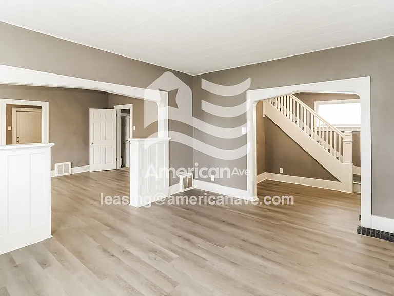 1424347_002_wm_-_living_room_12891392.jpg