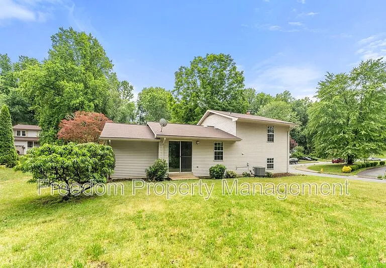 2516 Tabor Ct — Photo 38