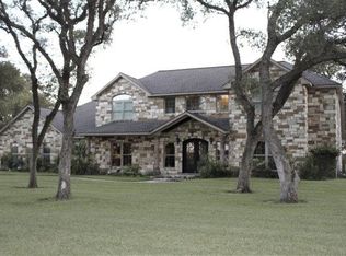 404 Stone Oaks, Inez, TX 77968