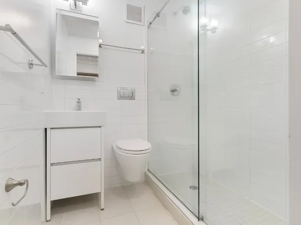 210 East 22nd Street image 5 of 11