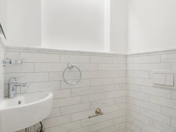 42 Carroll Street image 13 of 15