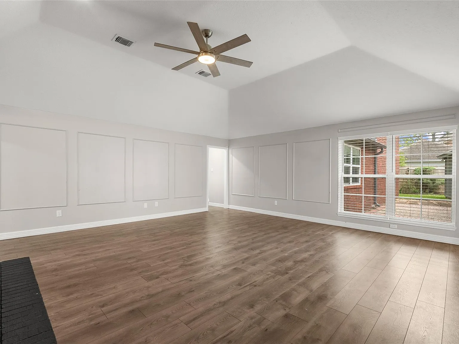 4 bed, 2.0 bath, 3494 sqft, $3,300 — Photo 4