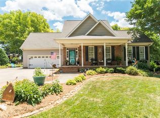 6210 Hamptonburg Rd, Clemmons, NC 27012