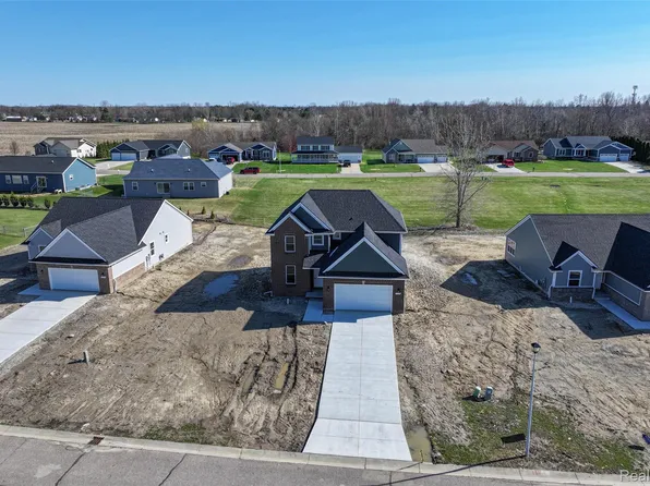 10198 Hunt Dr, Davison, MI 48423