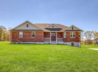 32 Mastro Rd, Calverton, NY 11933