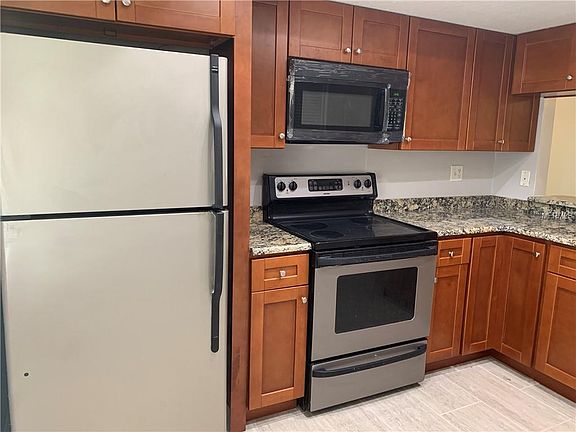 3rd image of 208 Palmetto Ct #208