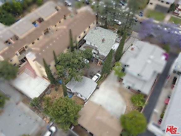 3rd image of 120 S Carondelet St