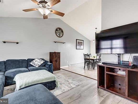 3rd image of 15379 Summit Farm Dr