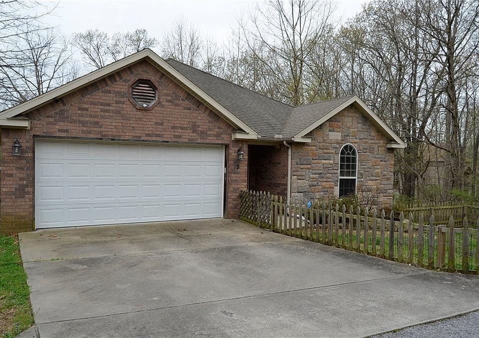 1st image of 7 Worlaby Ln
