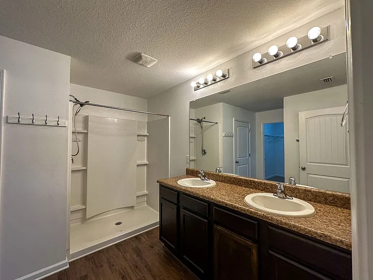 2123 Waltham St — Photo 11