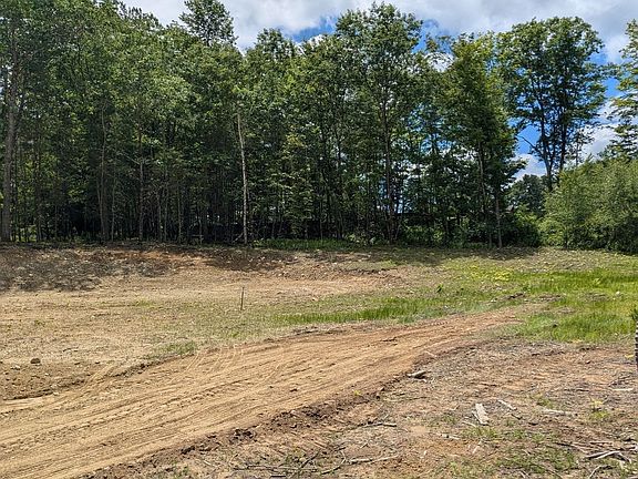 3rd image of 51 Old Colony Rd