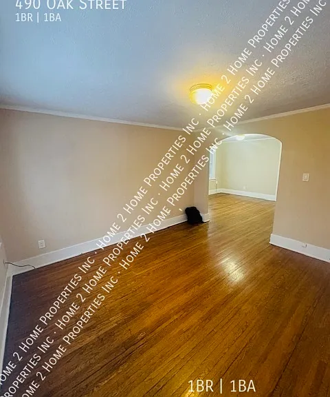 490 Oak St — Photo 4
