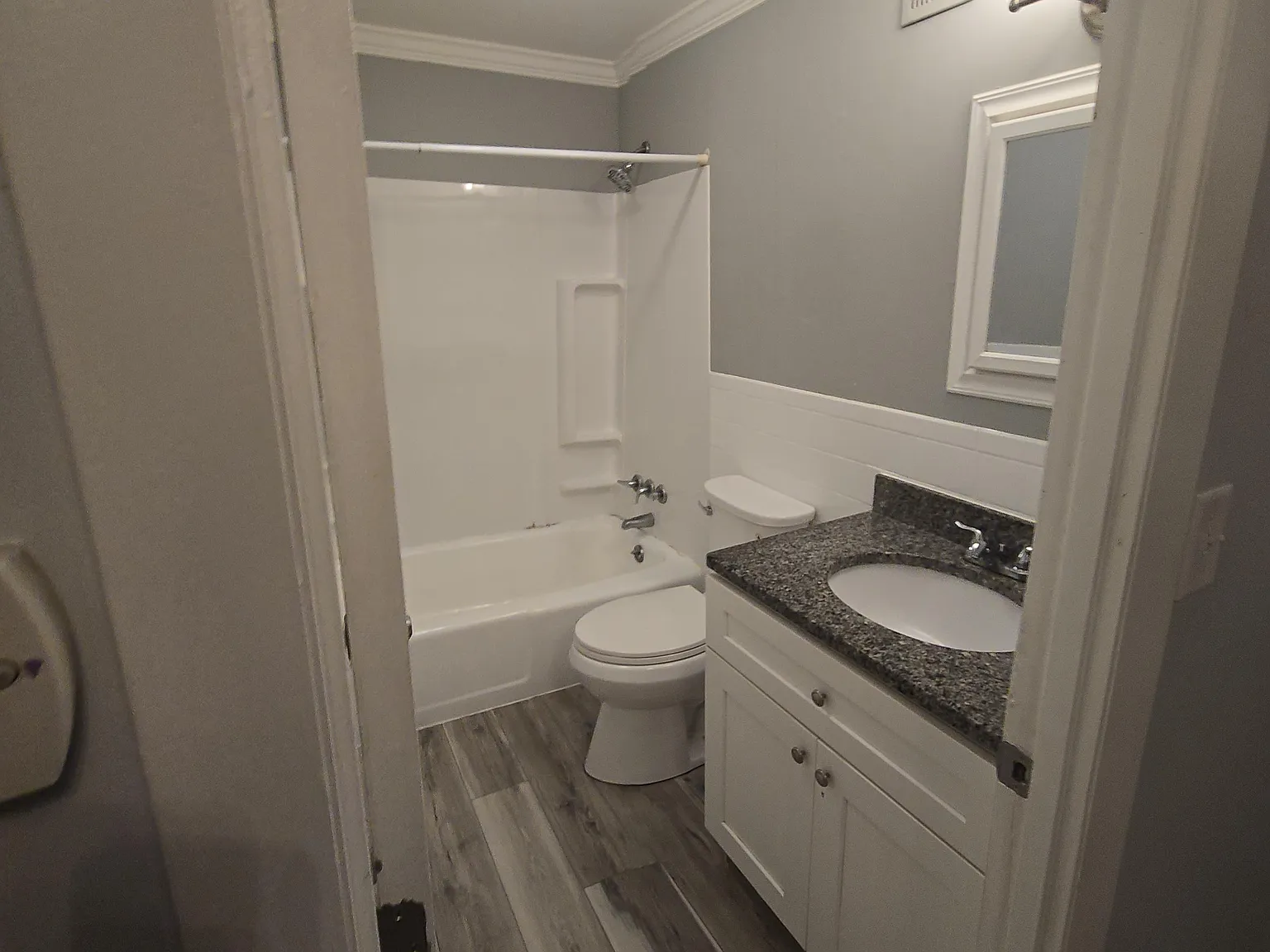 2 bed, 707 sqft, $2,200 — Photo 3
