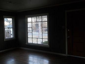 2nd image of 912 S Travis St